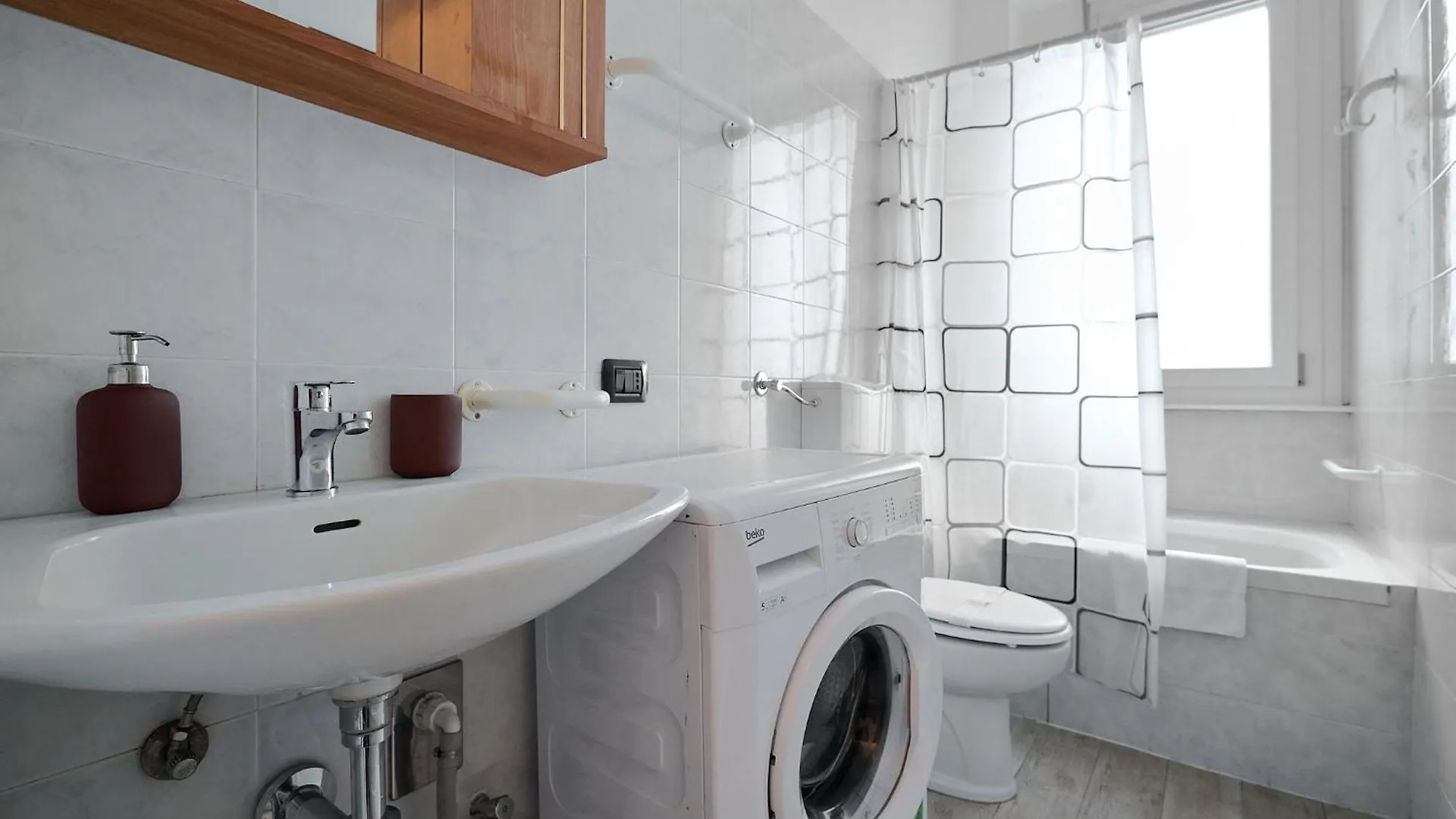 Xenia Apartments - Stylish Navigli Studio Apartment ミラノ