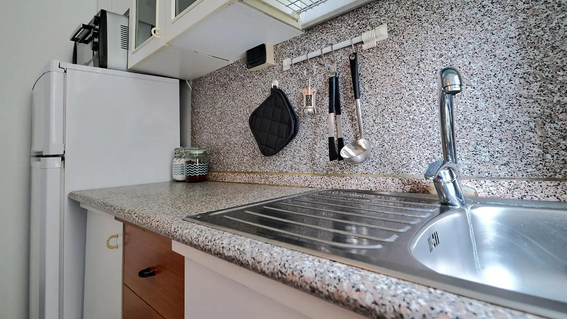 Xenia Apartments - Stylish Navigli Studio Apartment ミラノ イタリア